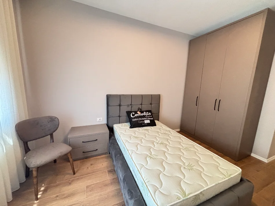 Tirane, jepet me qera apartament 2+1+Ballkon Kati 6, 123 m² 1.500 € 