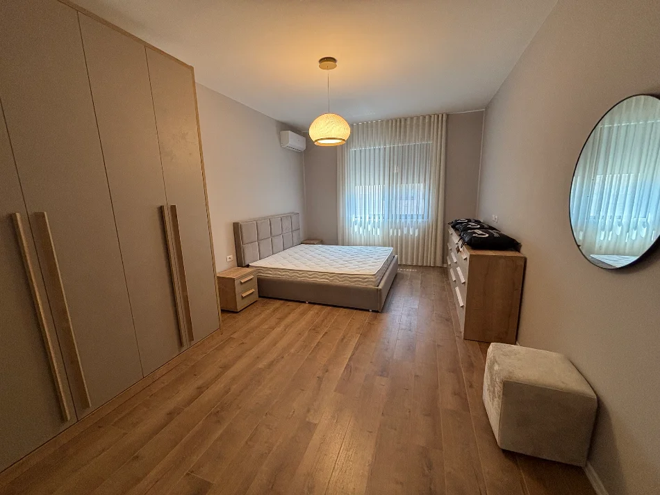 Tirane, jepet me qera apartament 2+1+Ballkon Kati 6, 123 m² 1.500 € 