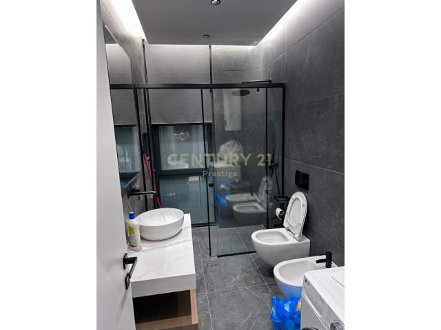 Tirane, jepet me qera apartament Kati 2, 80 m² 650 Euro (Bulevardi i Ri)