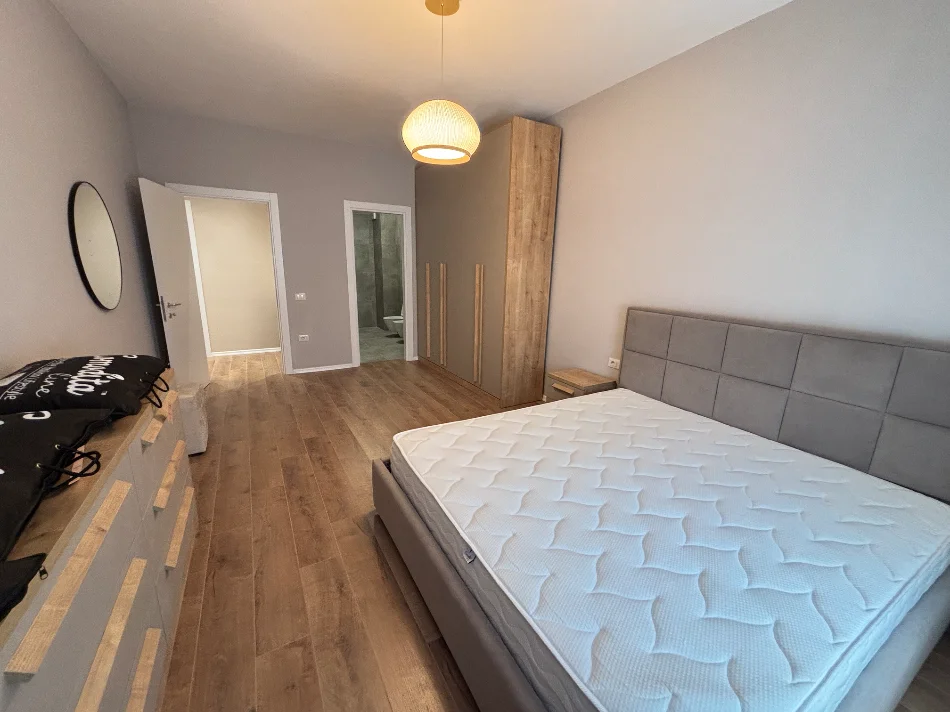 Tirane, jepet me qera apartament 2+1+Ballkon Kati 6, 123 m² 1.500 € 