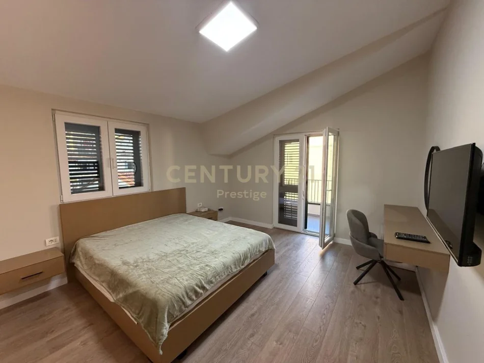 Tirane, jepet me qera apartament Kati 3, 100 m² 900 € (Qyteti Studenti)