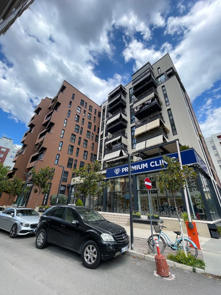 Tirane, jepet me qera apartament 1+1+Ballkon Kati 5, 75 m² 750 € (Rruga e kosovareve)