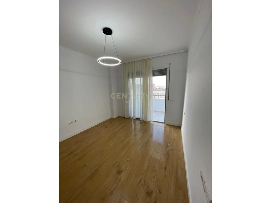 Tirane, shitet apartament 2+1 Kati 8, 98 m² 153.000 € (Astir)