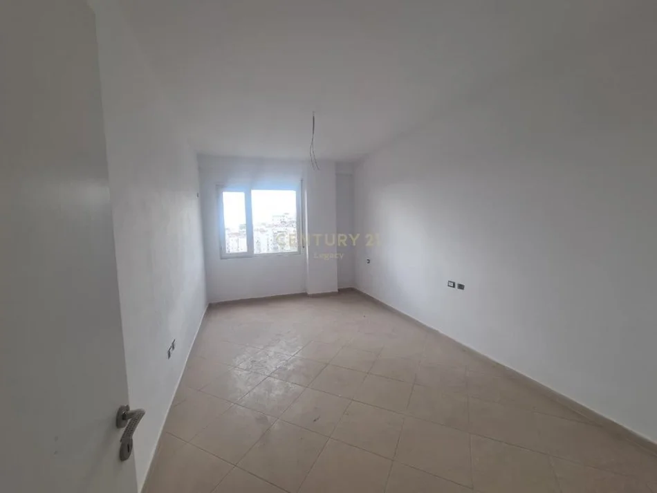Tirane, shitet apartament 2+1 Kati 4, 118 m² 129.800 € (Shkoze)