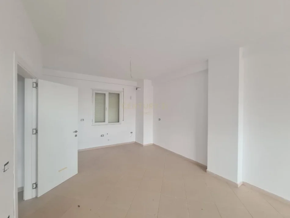 Tirane, shitet apartament 2+1 Kati 4, 118 m² 129.800 € (Shkoze)