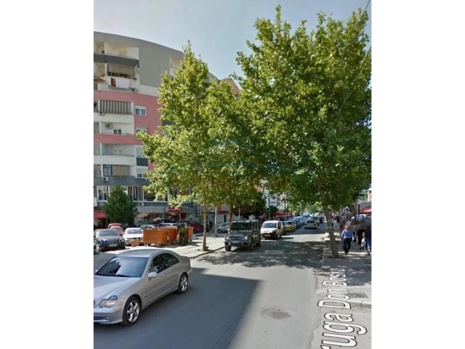 Tirane, jepet me qera apartament 2+1+Ballkon , 550 € (Don Bosco prane Kishes)