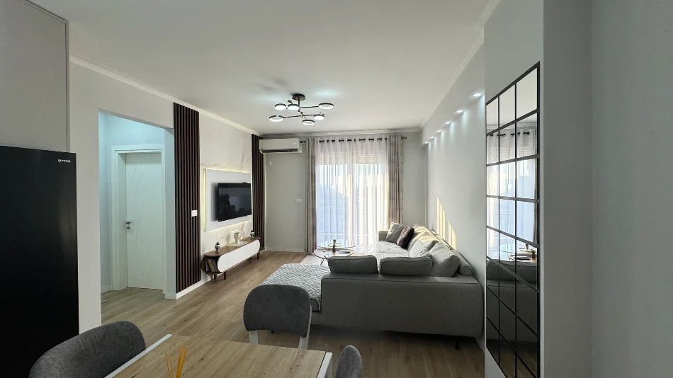 Tirane, shitet apartament 2+1+Ballkon Kati 6, 82 m² 119.000 € (Bulevardi Donald Trump)