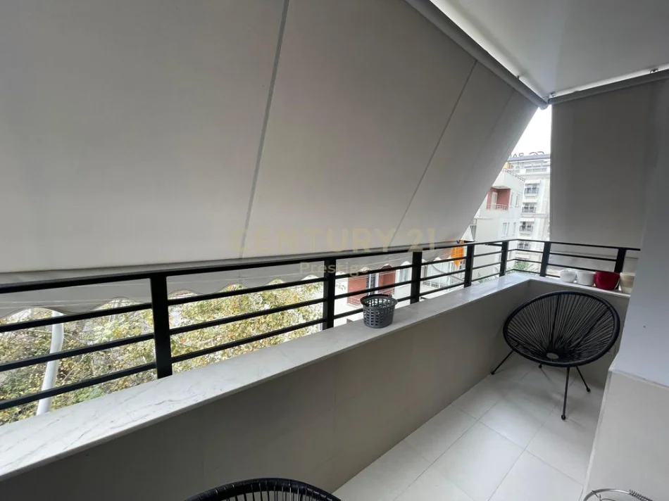 Tirane, jepet me qera apartament 2+1 Kati 4, 105 m² 1.200 € (Liqeni Thate)