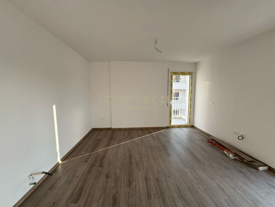 Tirane, shes apartament 1+1+Ballkon Kati 2, 75 m² 