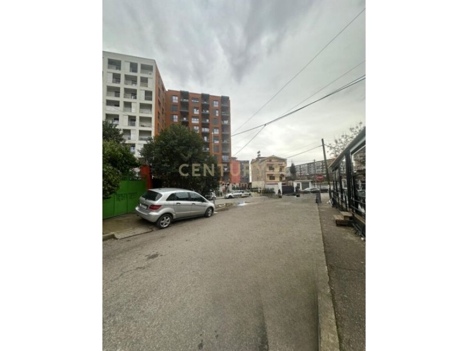 Tirane, shitet Vile 2+1+Ballkon Kati 2, 139.000 m² 219.000 € (Varri i Bomit)