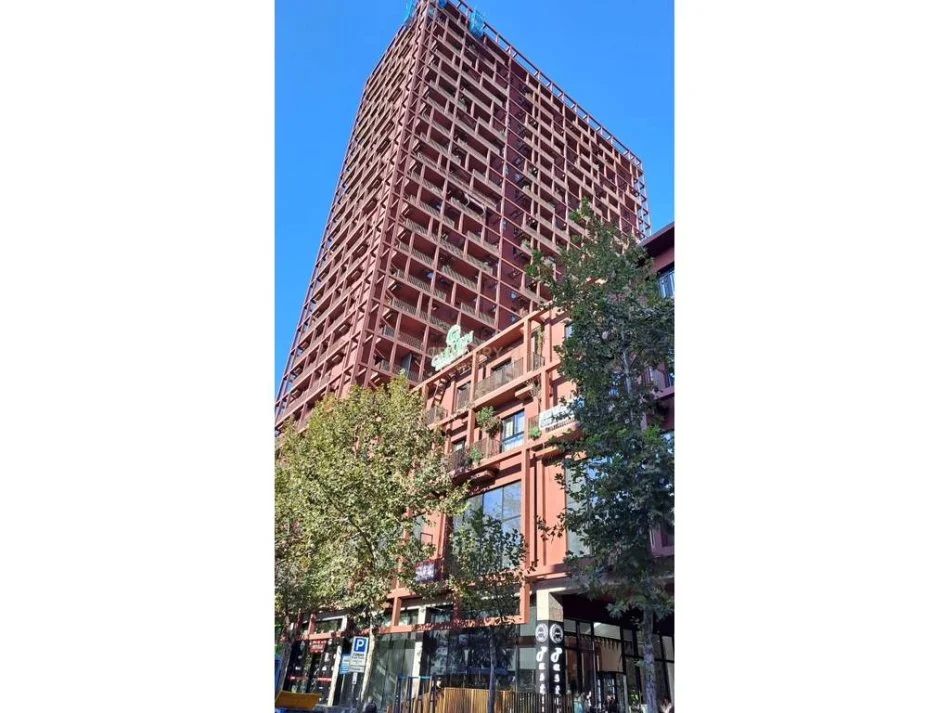 Tirane, jepet me qera ambjent biznesi Kati 18, 160 m² 2.000 € 