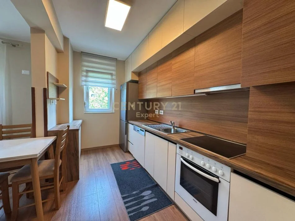 Tirane, jepet me qera apartament 1+1+Ballkon Kati 3, 70 m² 550 € 