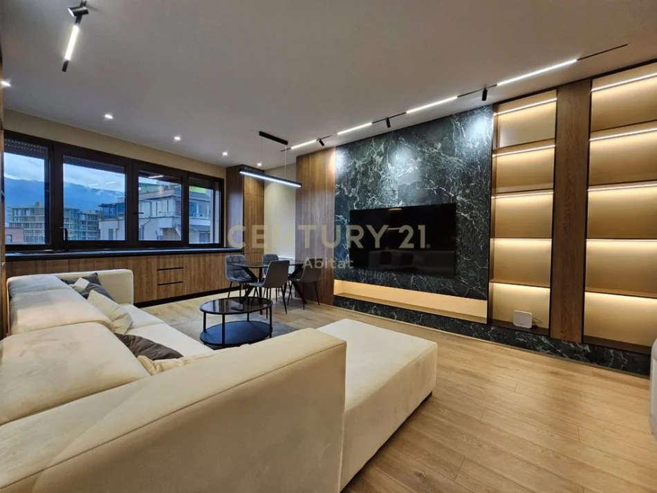 Tirane, jepet me qera apartament 2+1 Kati 7, 121 m² 1.500 € 