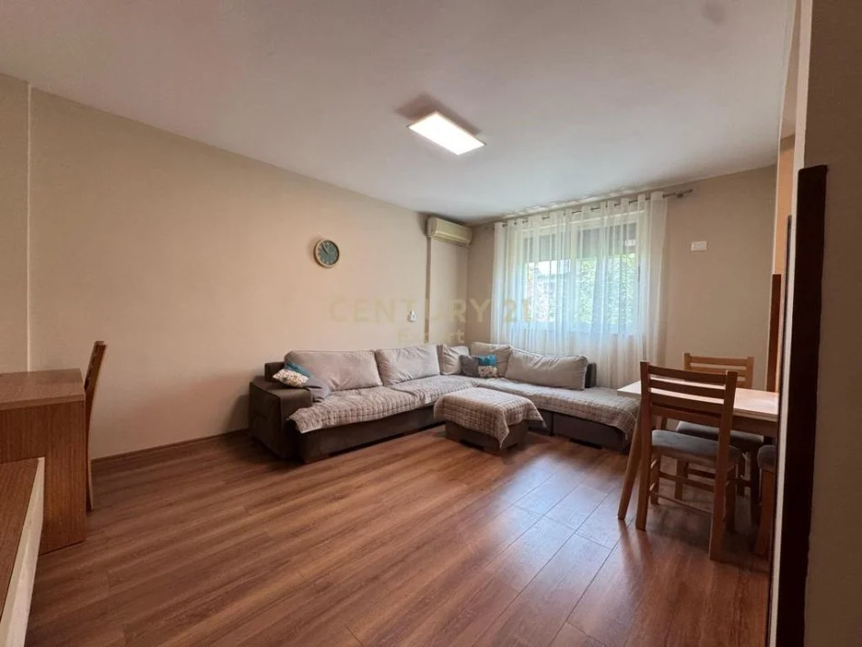 Tirane, jepet me qera apartament 1+1+Ballkon Kati 3, 70 m² 550 € 