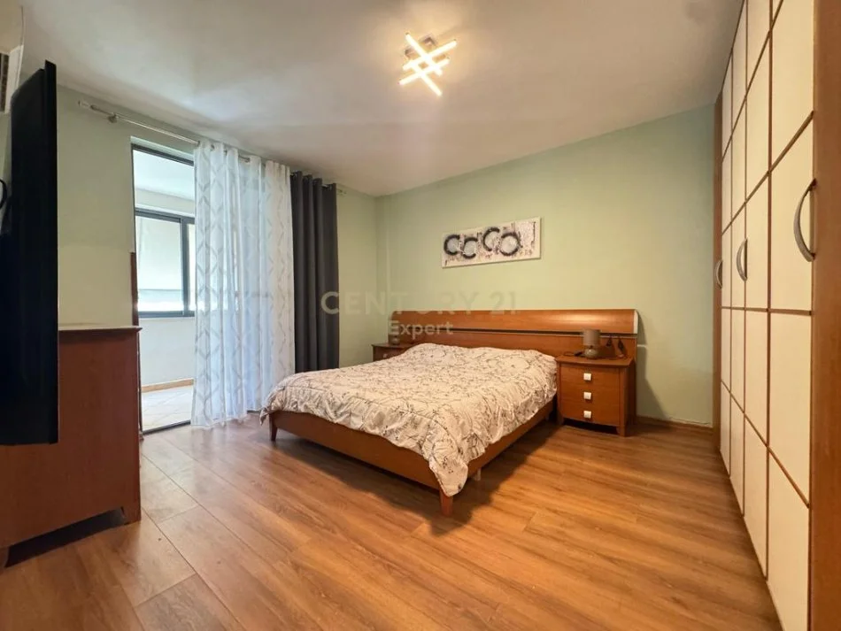 Tirane, jepet me qera apartament 1+1+Ballkon Kati 3, 70 m² 550 € 