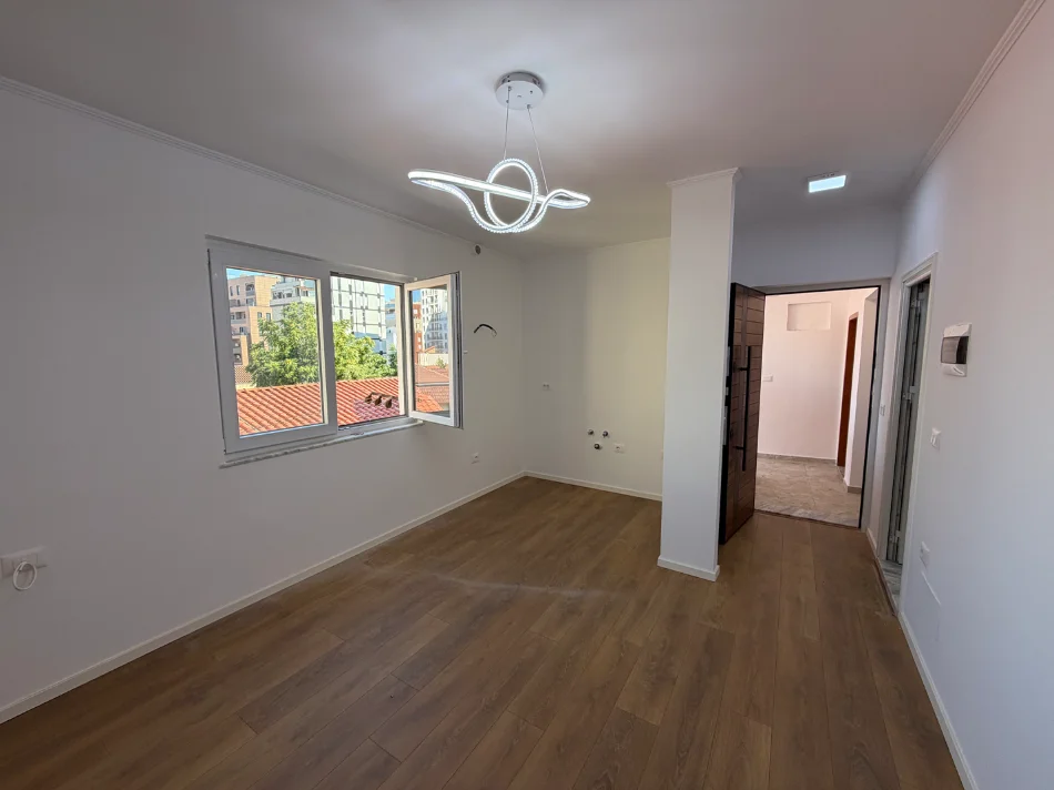 Tirane, shitet apartament 1+1 Kati 4, 40 m² 118.000 € (PAZARI I RI)