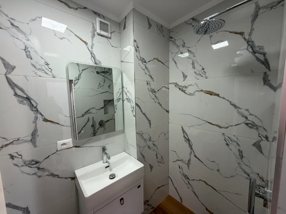 Tirane, shitet apartament 1+1 Kati 4, 40 m² 118.000 € (PAZARI I RI)