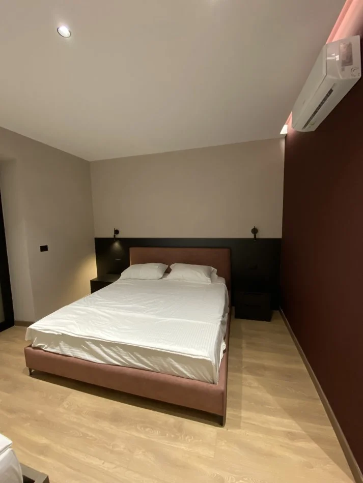 Tirane, Apartament 1+1+Ballkon Kati 1, 700 € (Myslym Shyri)