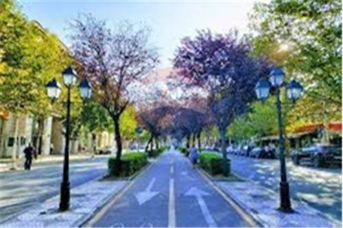 Tirane, jepet me qera apartament 2+1 , 85 m² 400 € (Globe - Rruga e Kavajës - Globe, Shqipëri)