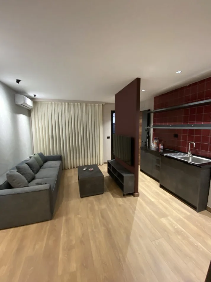 Tirane, Apartament 1+1+Ballkon Kati 1, 700 € (Myslym Shyri)