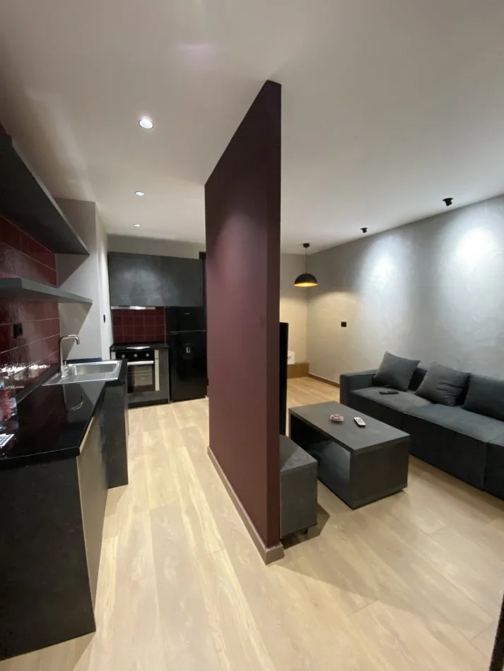 Tirane, Apartament 1+1+Ballkon Kati 1, 700 € (Myslym Shyri)