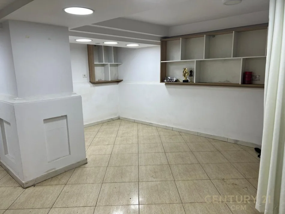 Tirane, shes ambjent biznesi Kati -1, 29 m² 65.000 € (Ish Blloku)