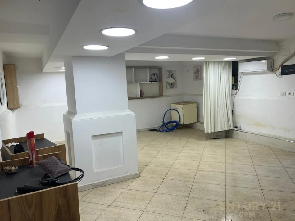 Tirane, shes ambjent biznesi Kati -1, 29 m² 65.000 € (Ish Blloku)