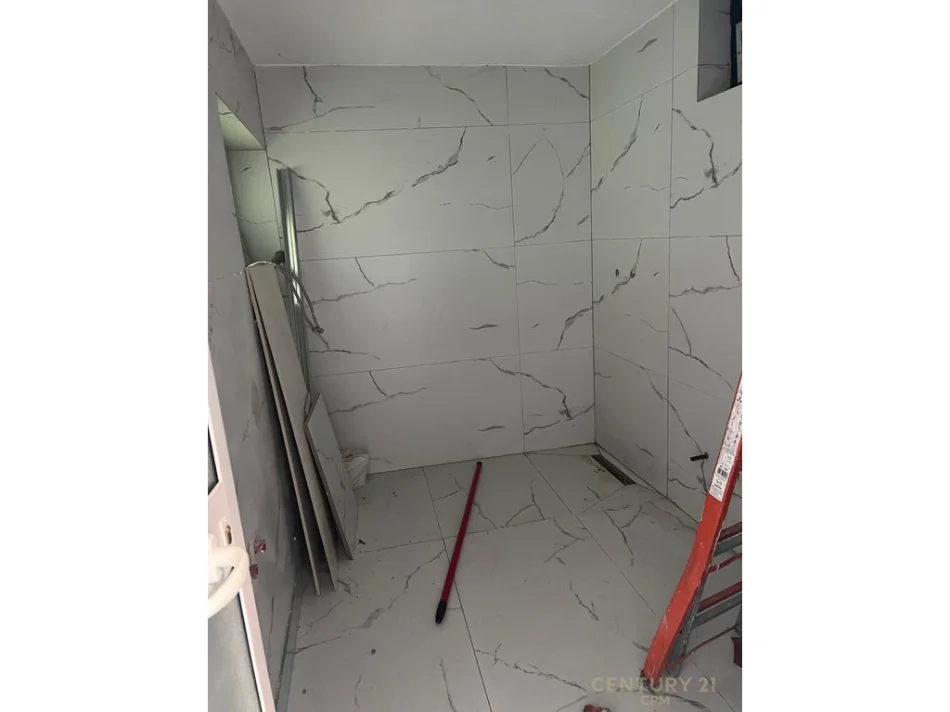 Tirane, shes ambjent biznesi Kati -1, 29 m² 65.000 € (Ish Blloku)