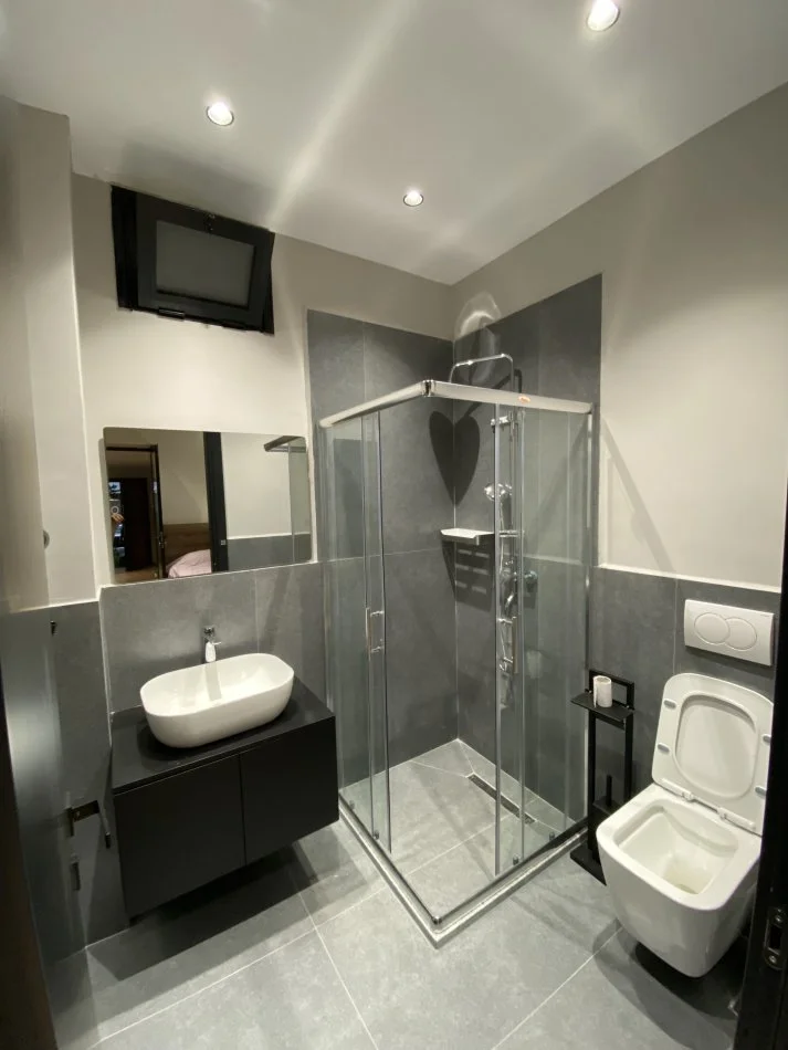 Tirane, Apartament 1+1+Ballkon Kati 1, 70 m² 700 € (Myslym Shyri)