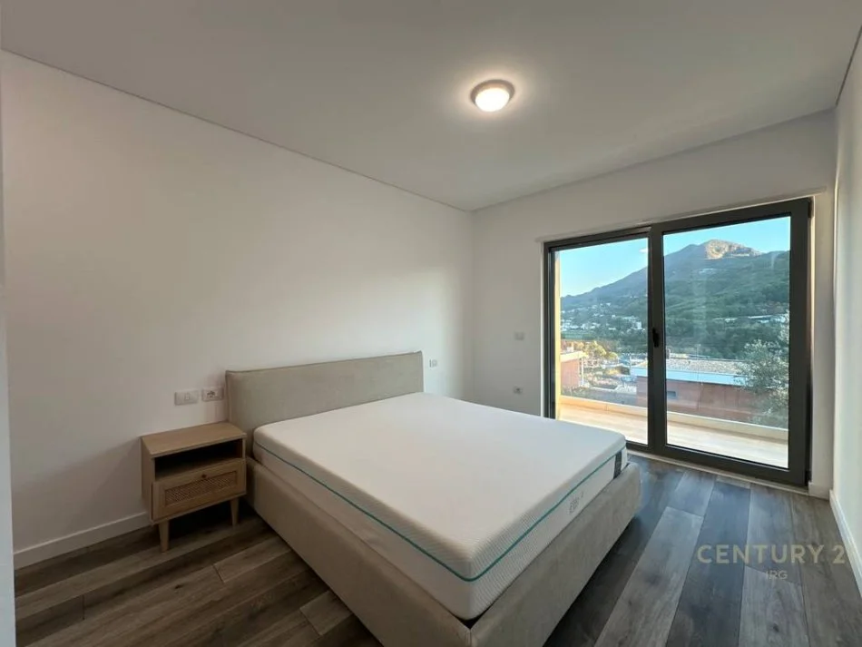 Tirane, jepet me qera Vile 2 Katshe Kati 2, 220 m² 2.500 € (Rezidenca Olive Grove)