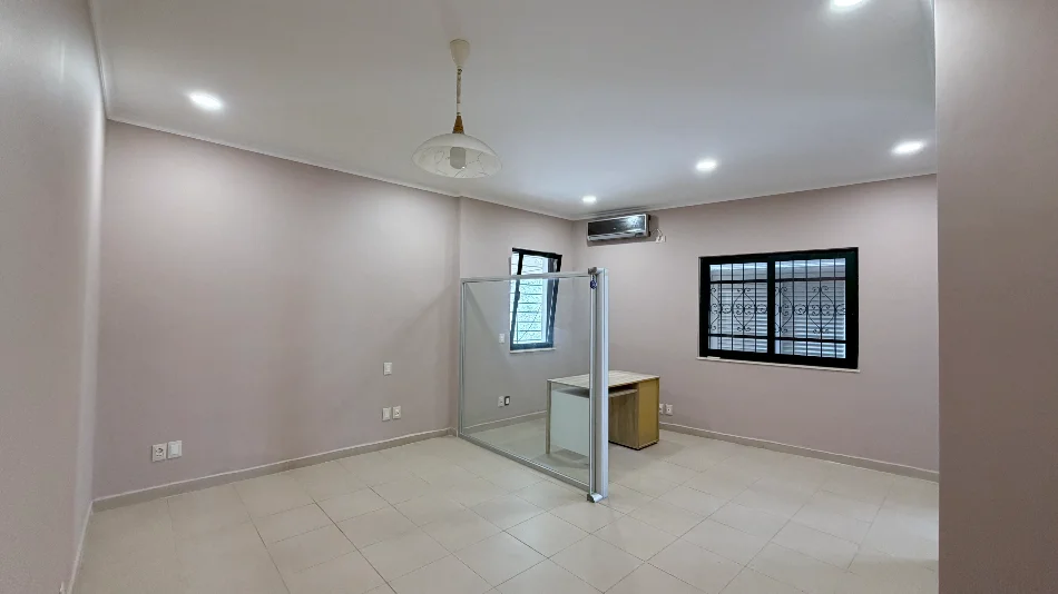 Tirane, jap me qera zyre Kati 0, 30 m² 370 € (Bulevardi Zogu i Pare)