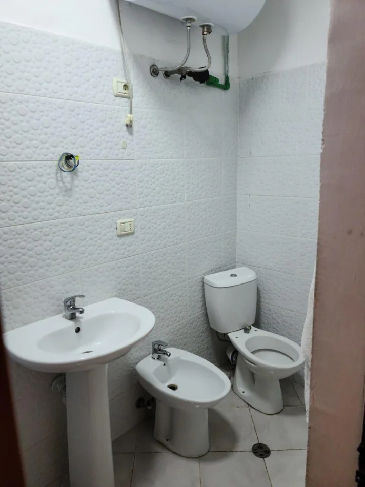 Tirane, jepet me qera apartament 1+1 Kati 2, 55 m² 400 € (Bulevardi Migjeni ne Astir)