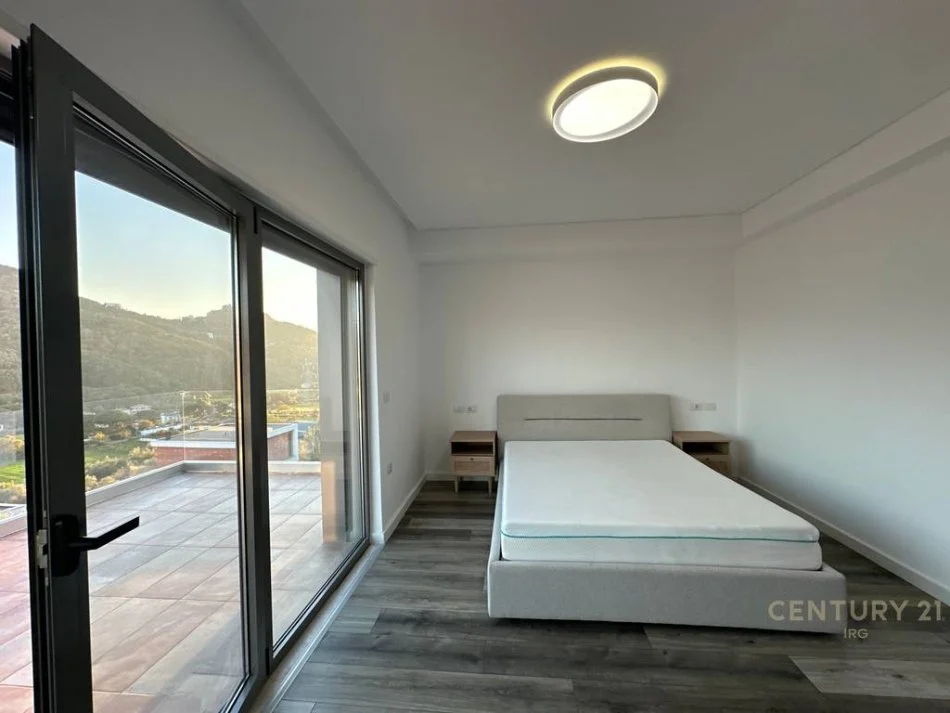 Tirane, jepet me qera Vile 2 Katshe Kati 2, 220 m² 2.500 € (Rezidenca Olive Grove)