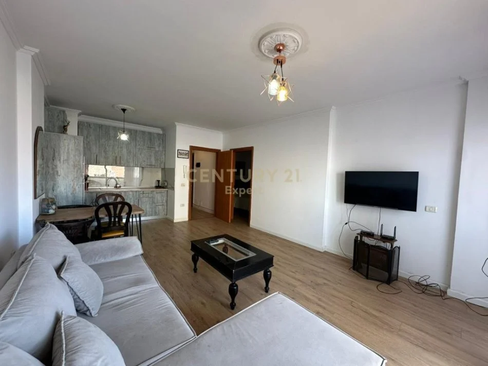 Tirane, jepet me qera apartament 1+1 Kati 4, 60 m² 500 € 