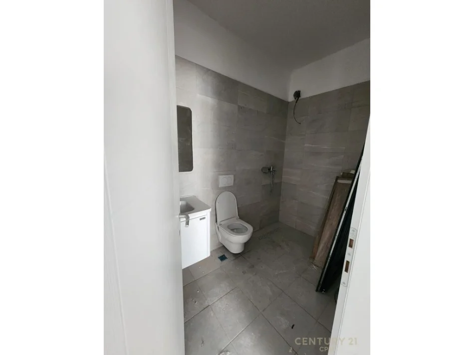 Tirane, shes apartament 2+1 Kati 3, 128 m² 275.000 € (liqeni Thate)