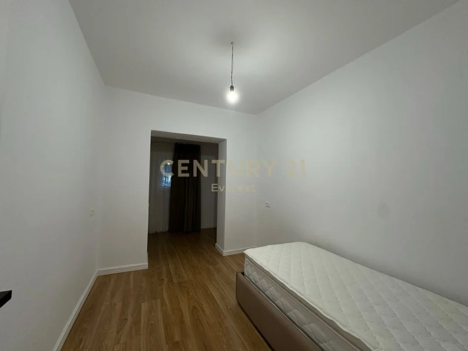 Tirane, jepet me qera apartament 2+1 Kati 2, 62 m² 600 € 
