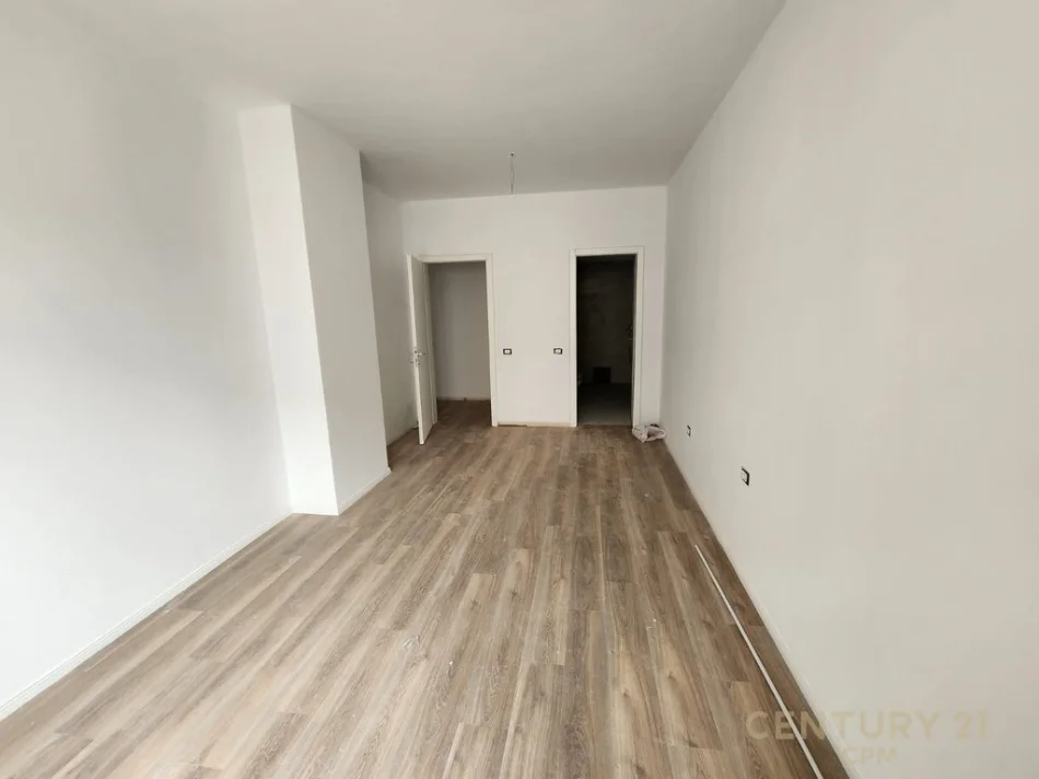 Tirane, shes apartament 2+1 Kati 3, 128 m² 275.000 € (liqeni Thate)