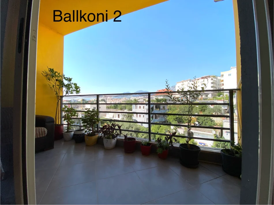 Tirane, jepet me qera apartament 2+1 Kati 4, 121 m² 400 € (Shkoze ,Kompleksi Tom Doshi)