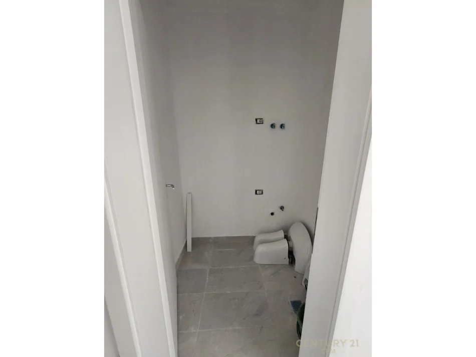 Tirane, shes apartament 2+1 Kati 3, 128 m² 275.000 € (liqeni Thate)