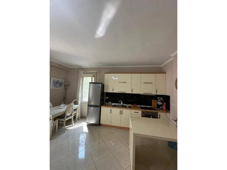 Tirane, jepet me qera apartament 1+1 Kati 2, 75 m² 400 € 