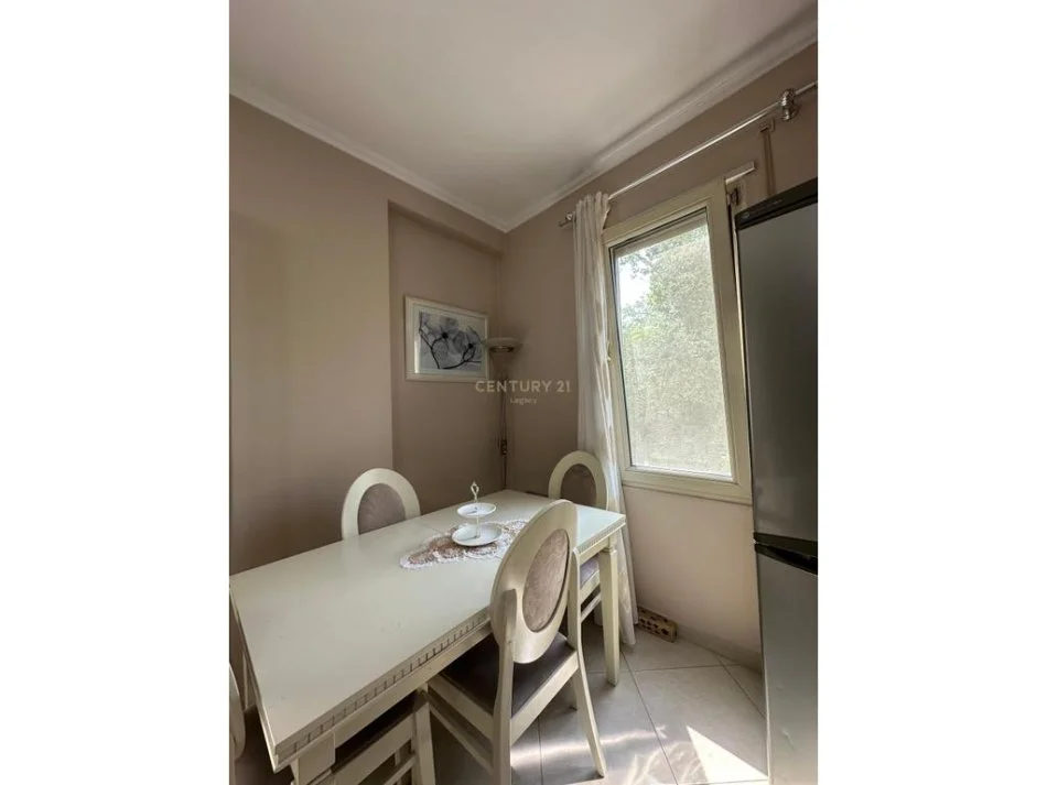 Tirane, jepet me qera apartament 1+1 Kati 2, 75 m² 400 € 