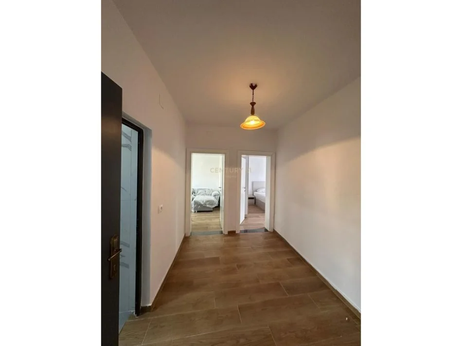 Tirane, jepet me qera apartament 2+1 Kati 4, 70 m² 420 € 