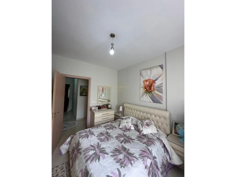 Tirane, jepet me qera apartament 1+1 Kati 2, 75 m² 400 € 