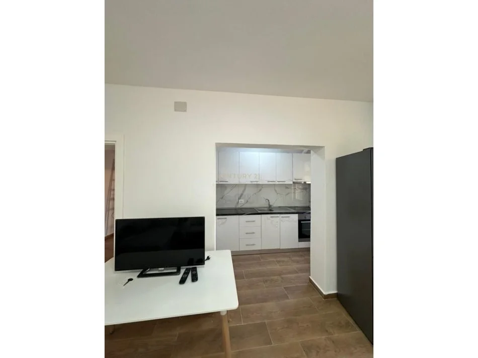 Tirane, jepet me qera apartament 2+1 Kati 4, 70 m² 420 € 
