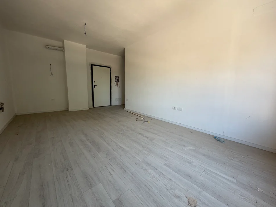 Tirane, shitet apartament 3+1 , 121 m² 178.000 € (5 Maji)