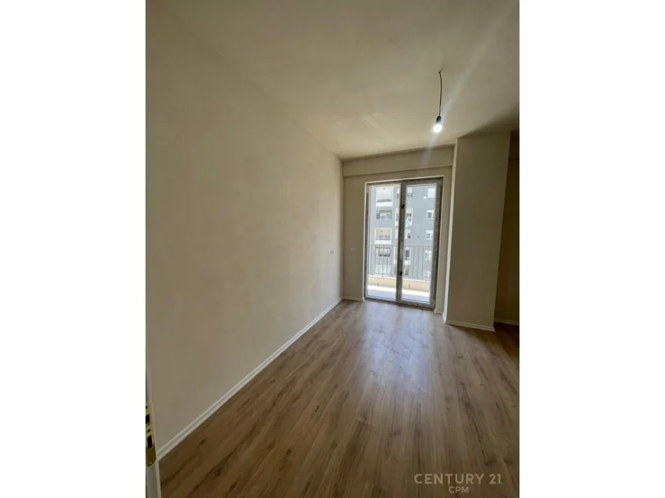 Tirane, shes apartament 3+1 Kati 6, 125 m² 400.000 € (komuna e Parisit)