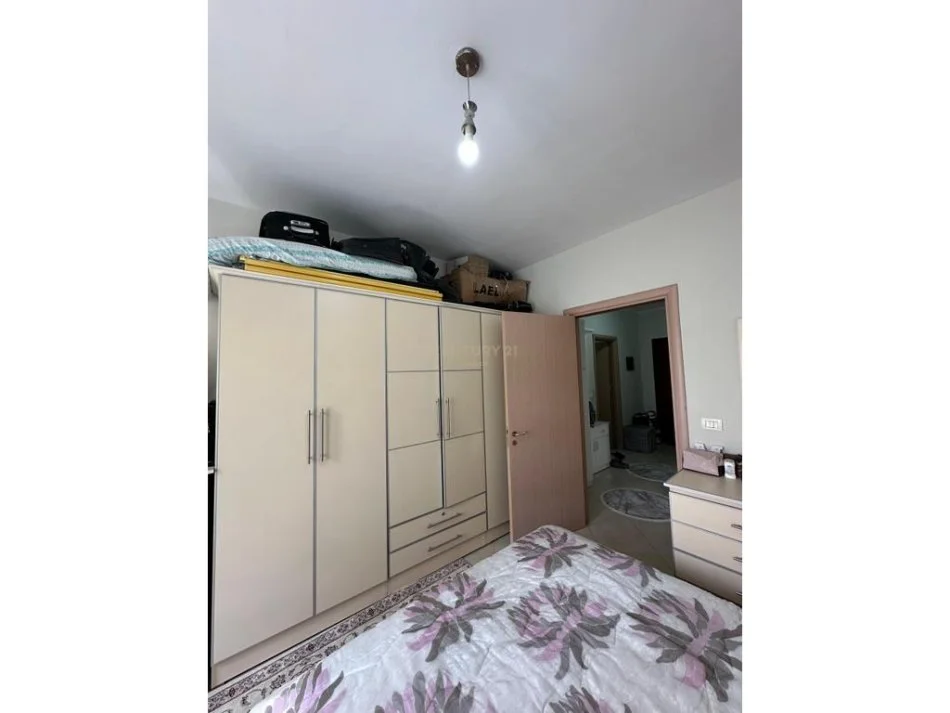 Tirane, jepet me qera apartament 1+1 Kati 2, 75 m² 400 € 