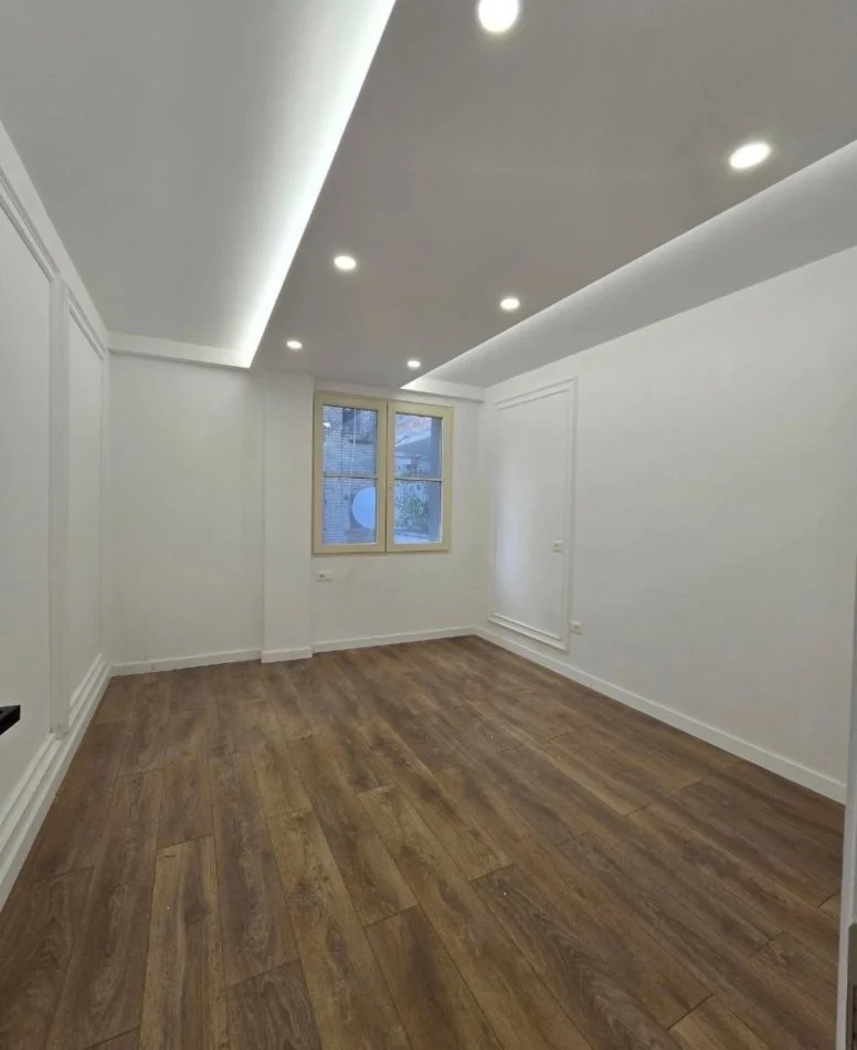 Tirane, jepet me qera ambjent biznesi Kati 2, 145 m² 
