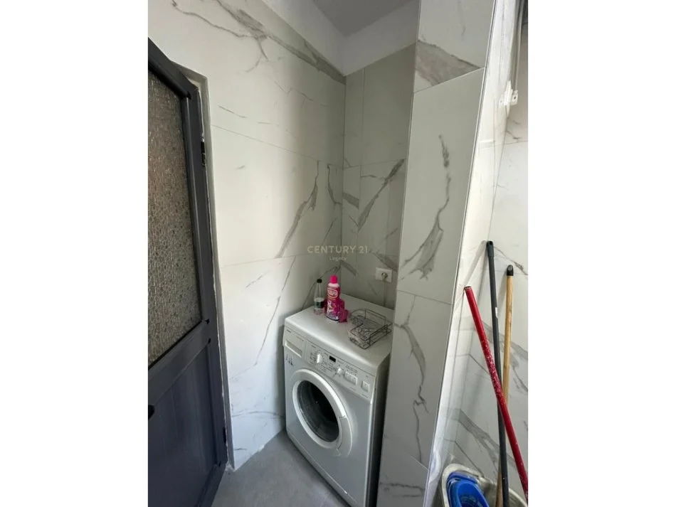 Tirane, jepet me qera apartament 2+1 Kati 4, 70 m² 420 € 