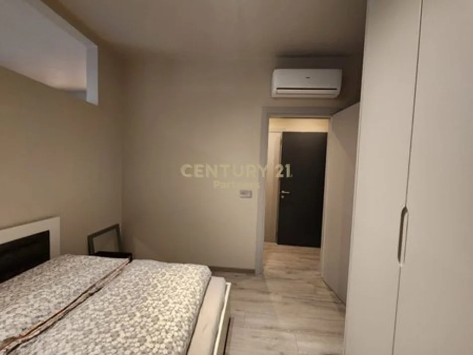 Tirane, jap me qera apartament 1+1+Ballkon Kati 2, 105 m² 650 € 